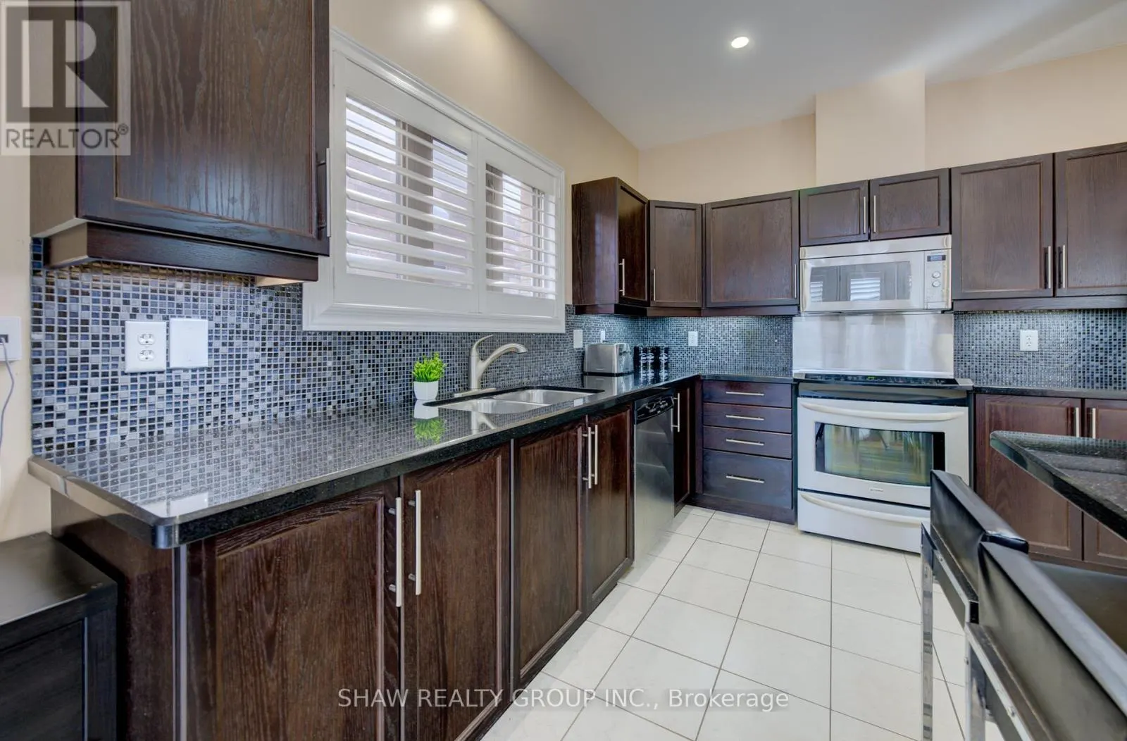571 STONEHENGE DRIVE