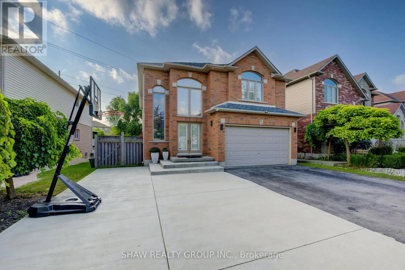 571 STONEHENGE DRIVE