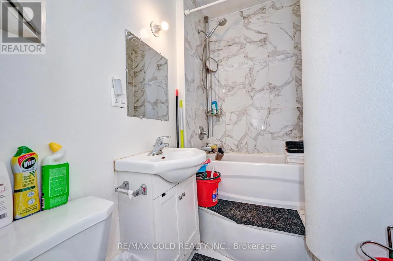 2 - 15 AINSLIE STREET N