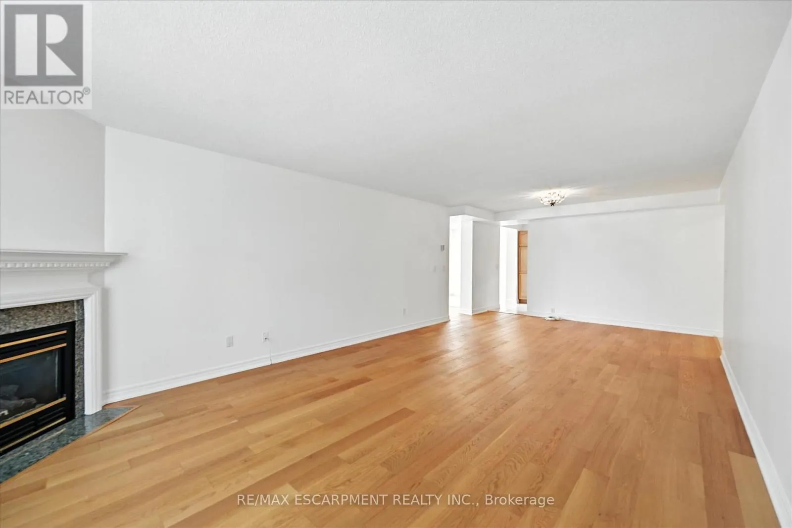204 - 990 GOLF LINKS ROAD