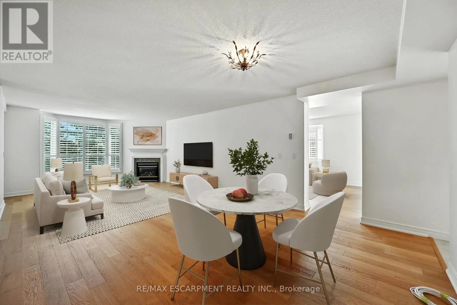 204 - 990 GOLF LINKS ROAD