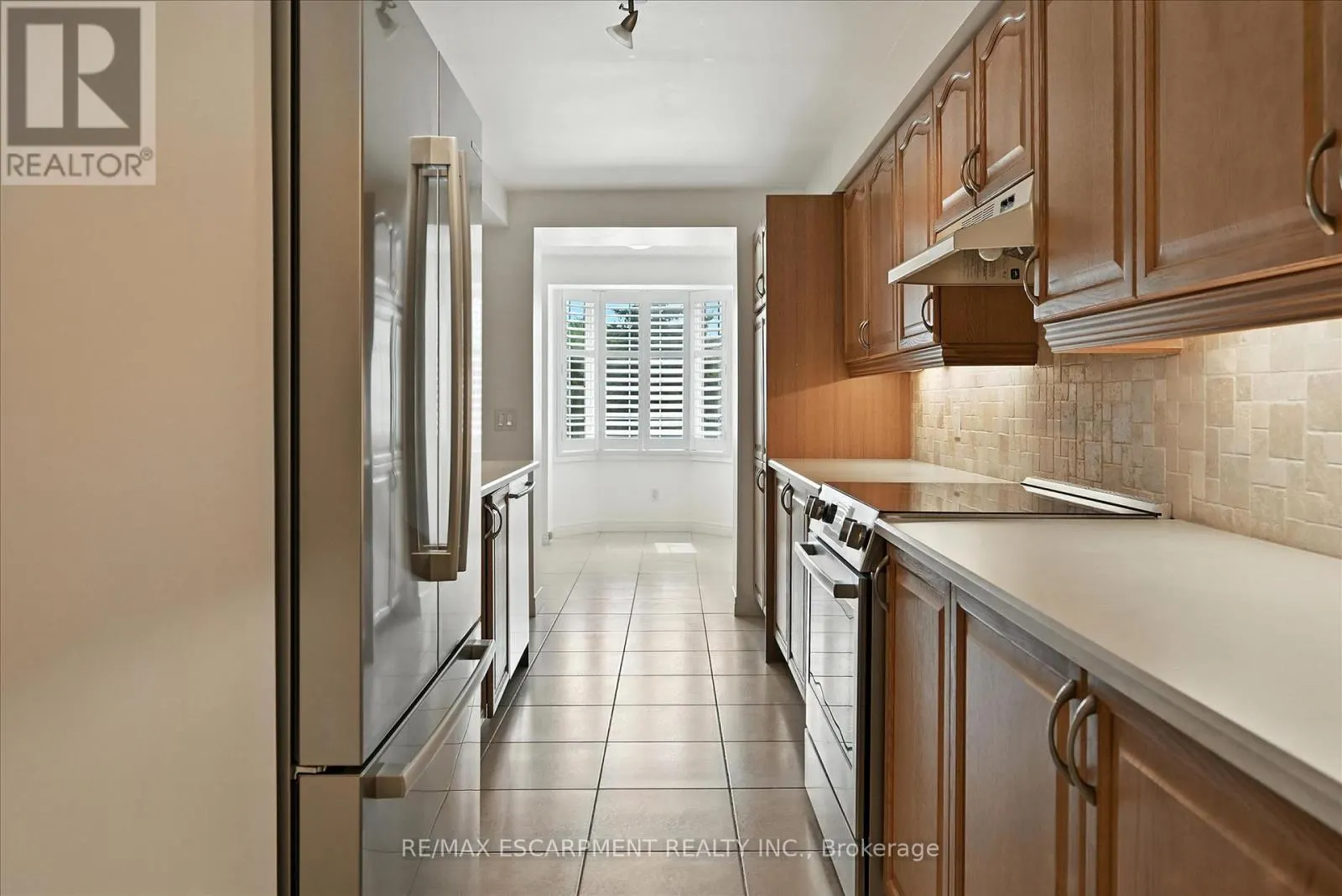 204 - 990 GOLF LINKS ROAD