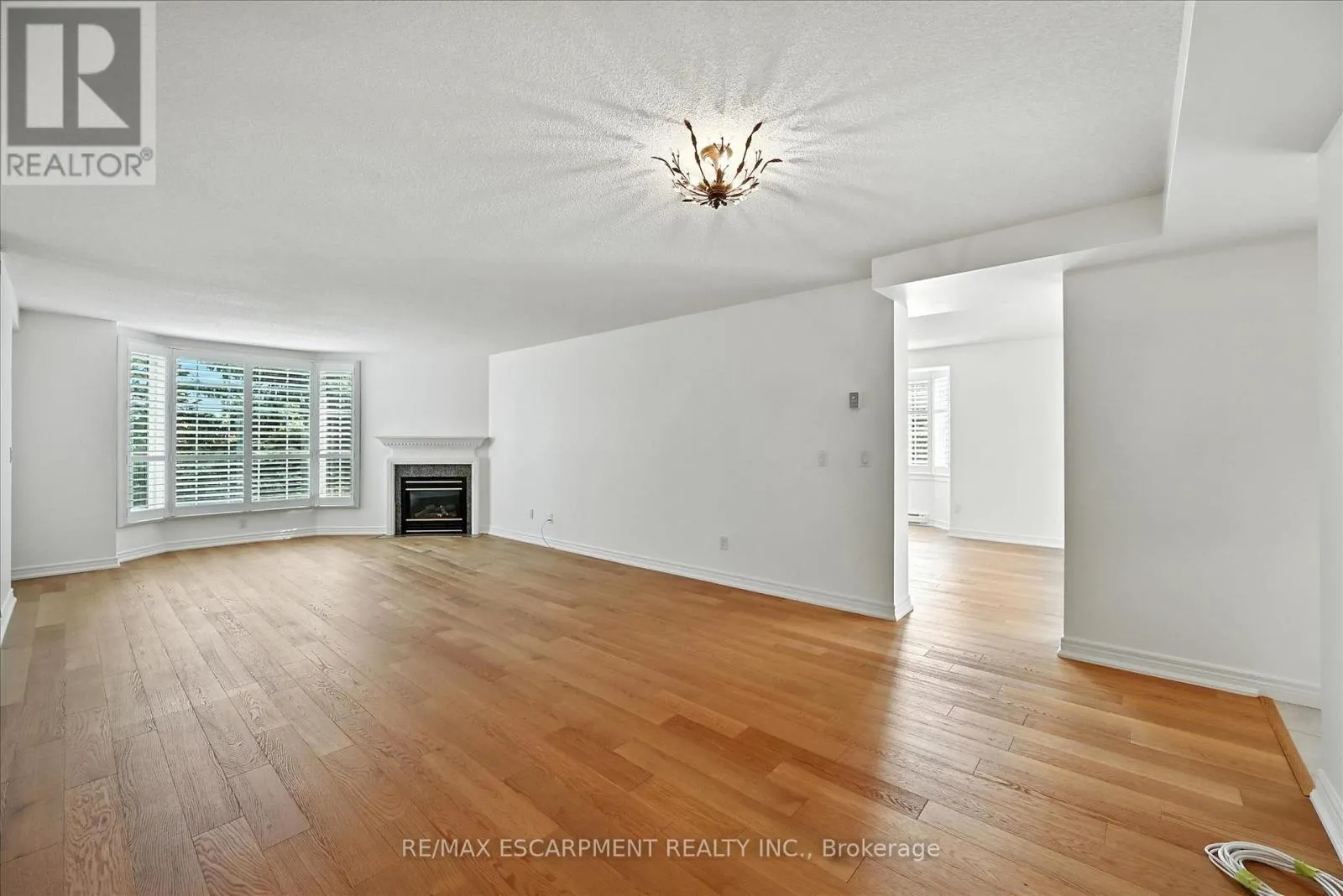 204 - 990 GOLF LINKS ROAD