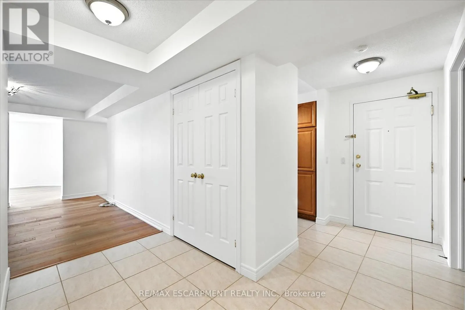 204 - 990 GOLF LINKS ROAD