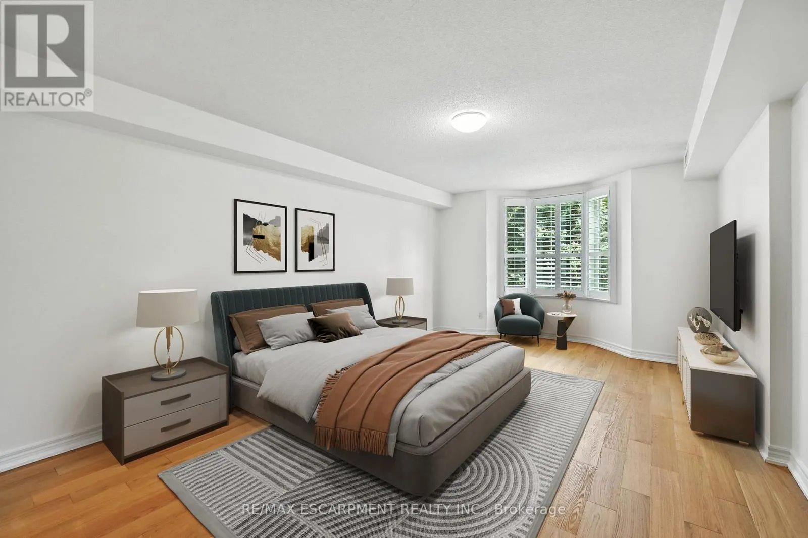 204 - 990 GOLF LINKS ROAD