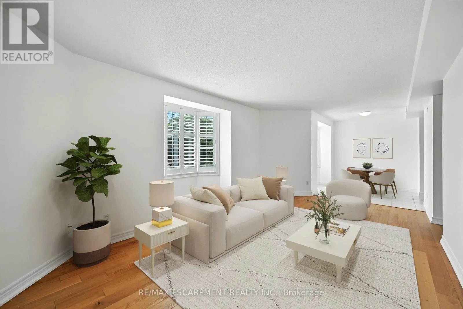204 - 990 GOLF LINKS ROAD