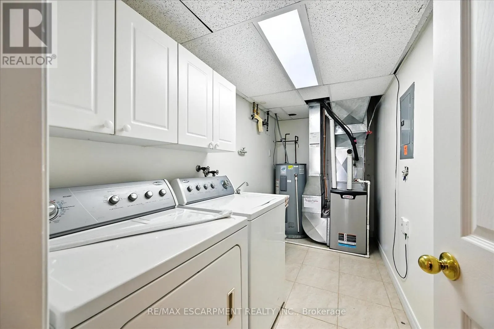 204 - 990 GOLF LINKS ROAD