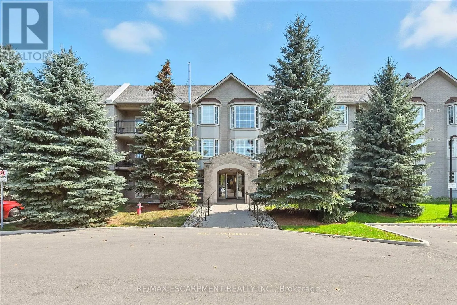 204 - 990 GOLF LINKS ROAD