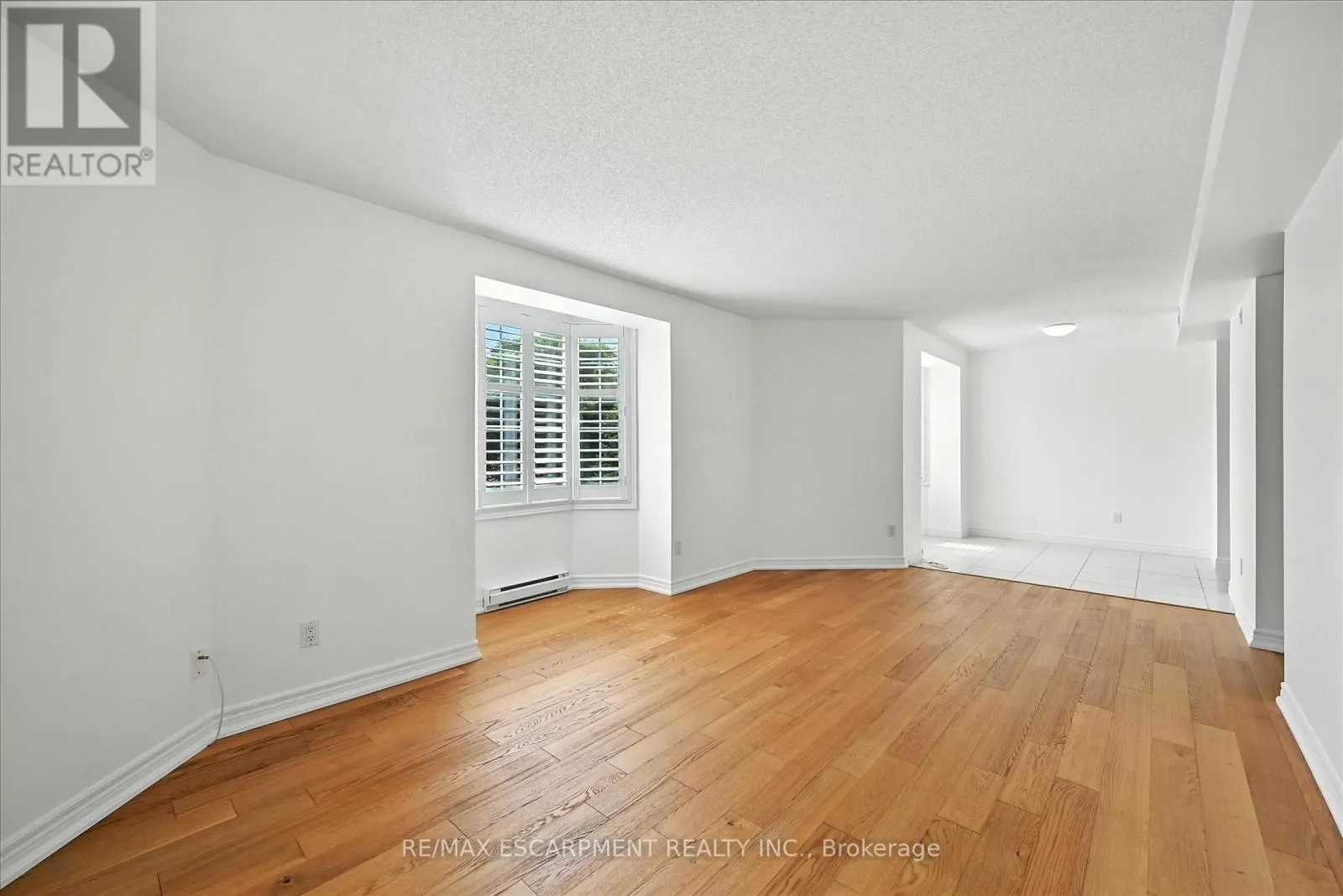 204 - 990 GOLF LINKS ROAD