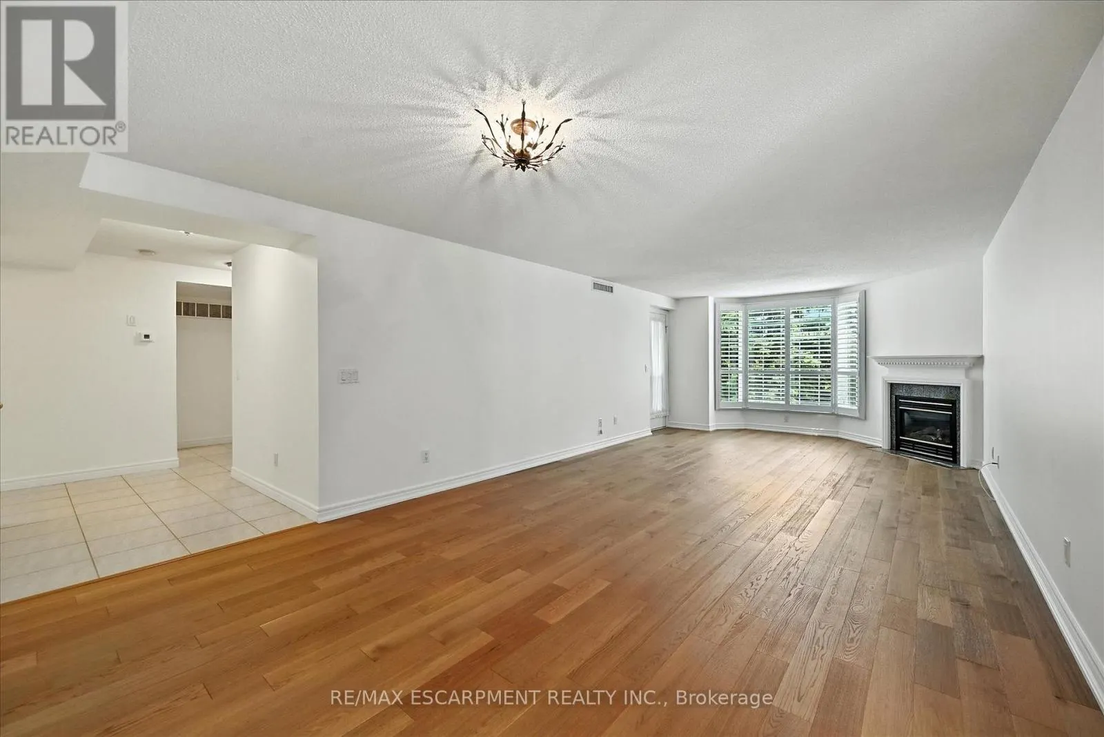 204 - 990 GOLF LINKS ROAD