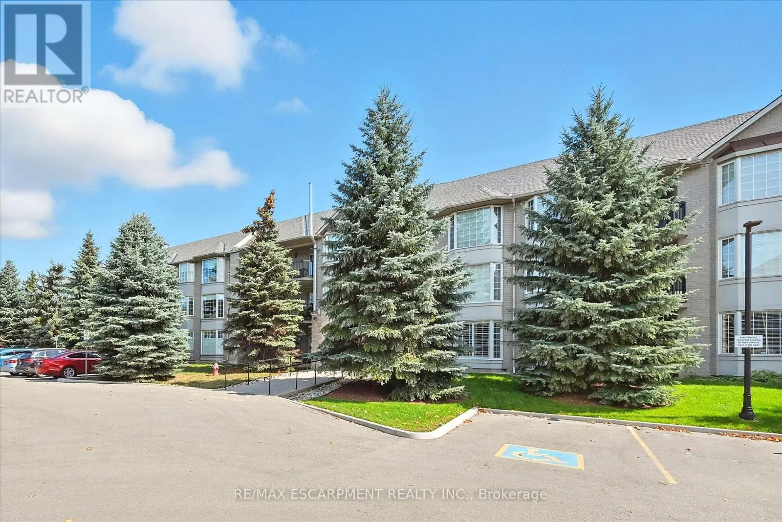 204 - 990 GOLF LINKS ROAD