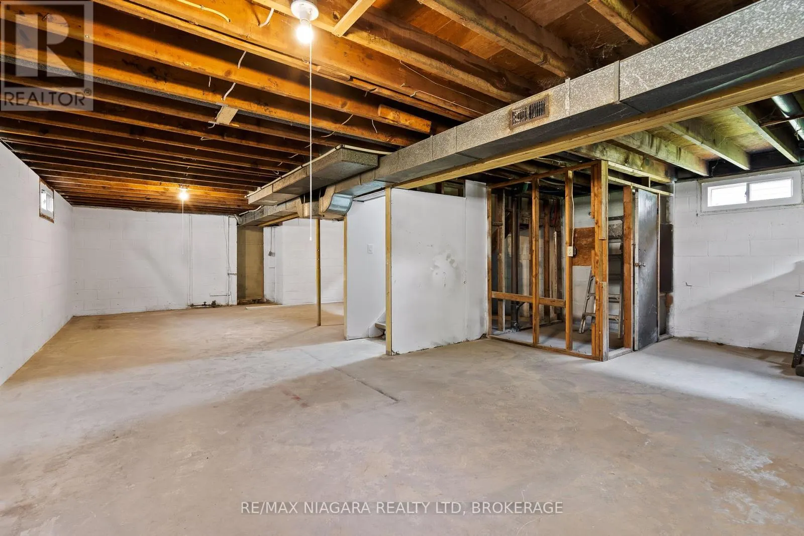 53 COLLIER ROAD S