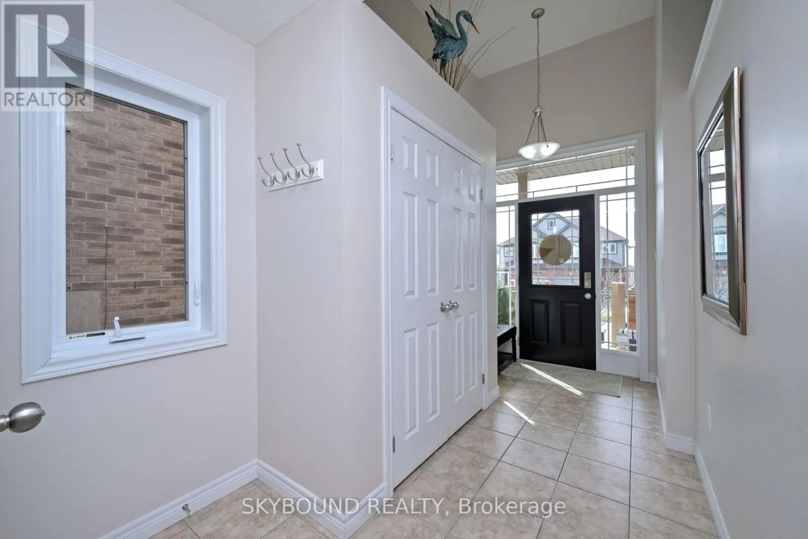 102 OAKES CRESCENT