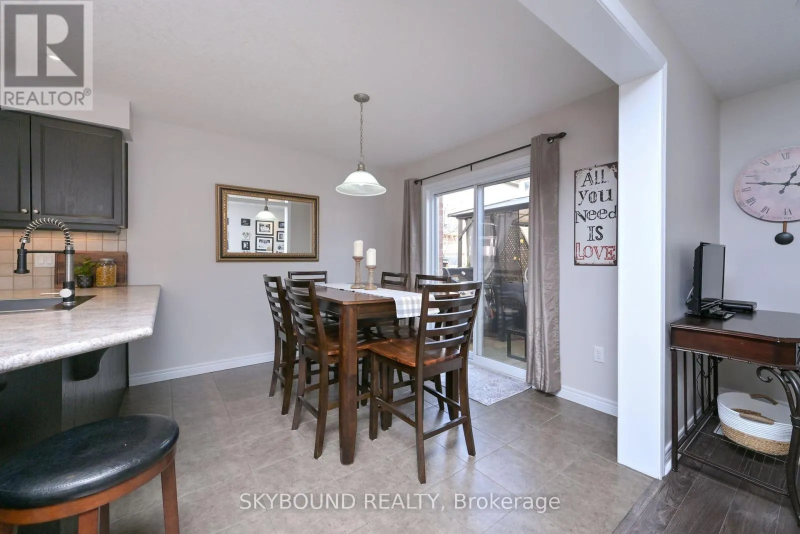 102 OAKES CRESCENT