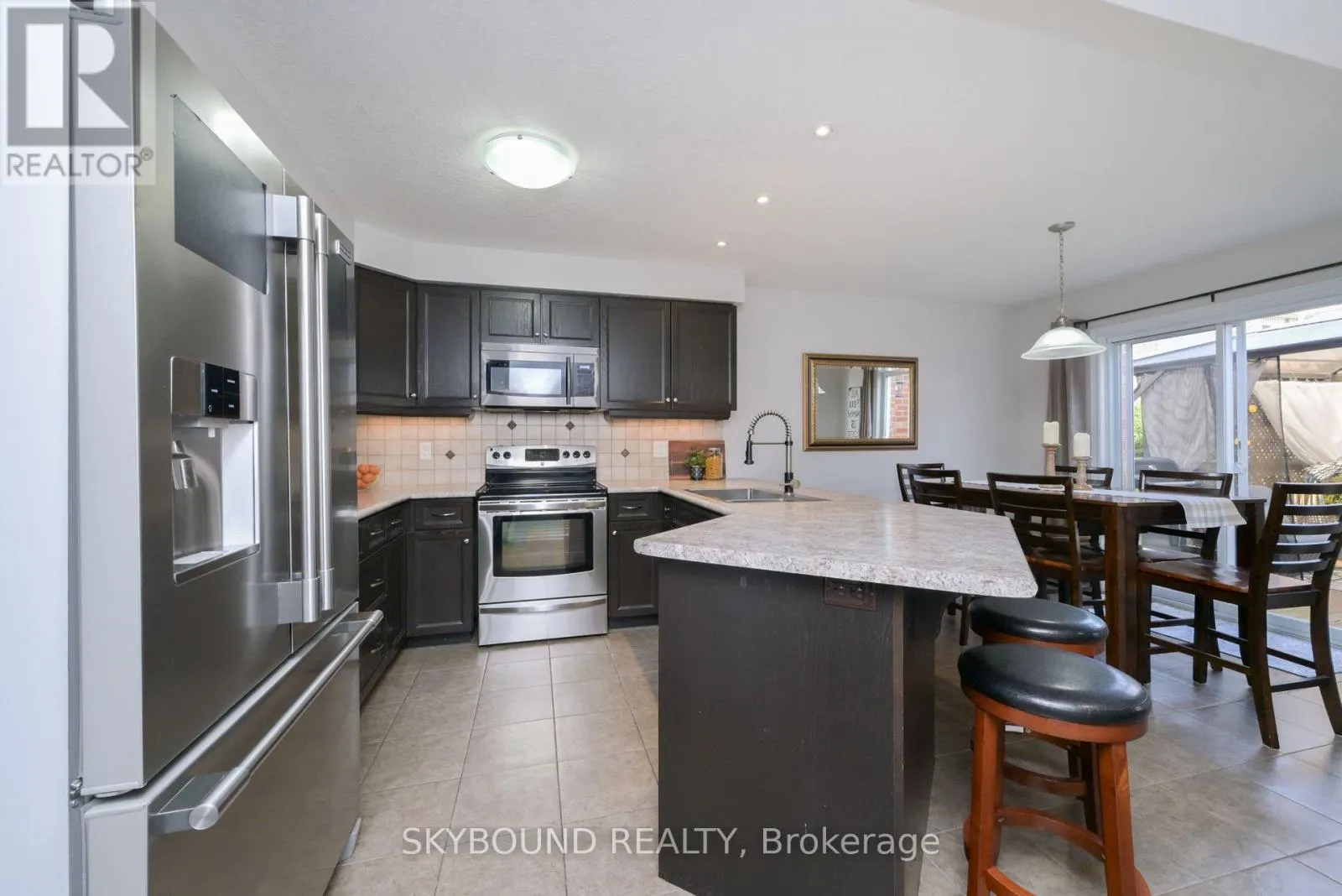102 OAKES CRESCENT