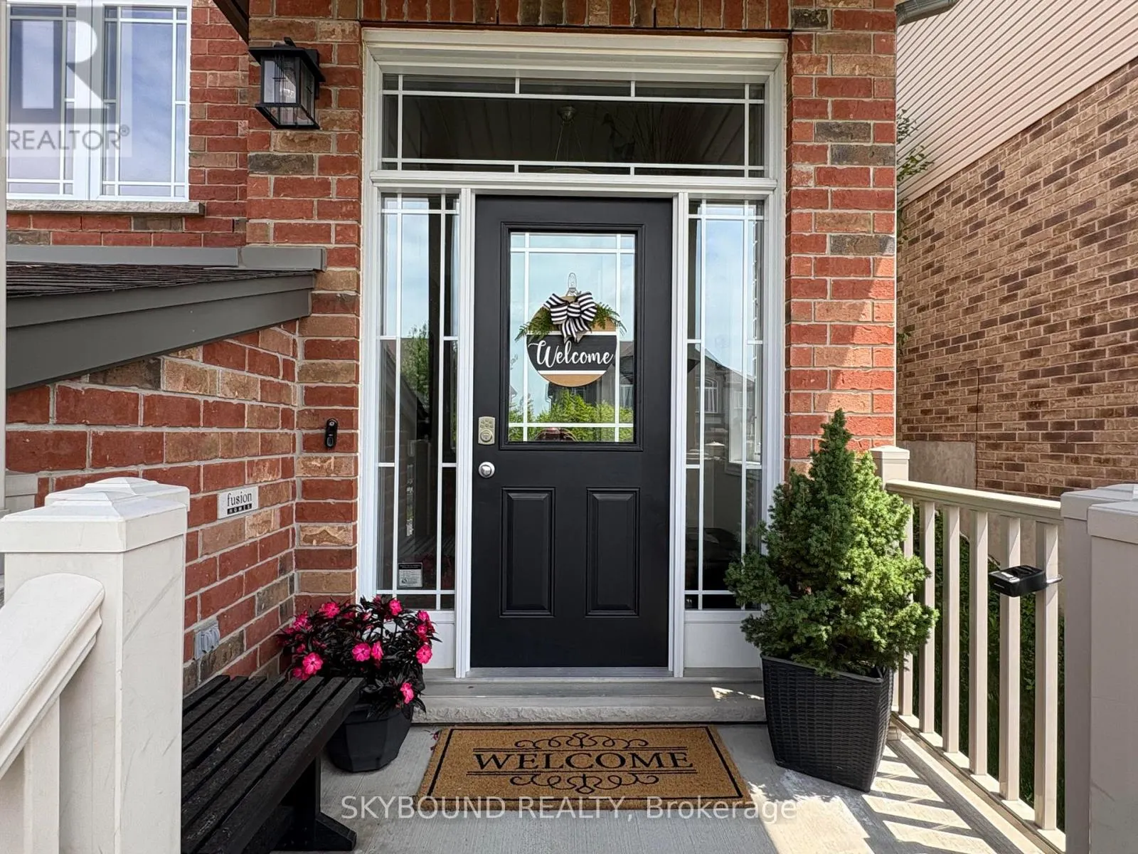 102 OAKES CRESCENT