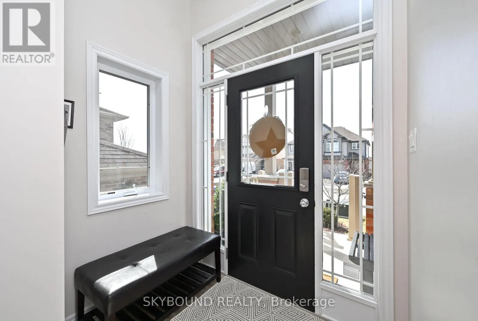102 OAKES CRESCENT