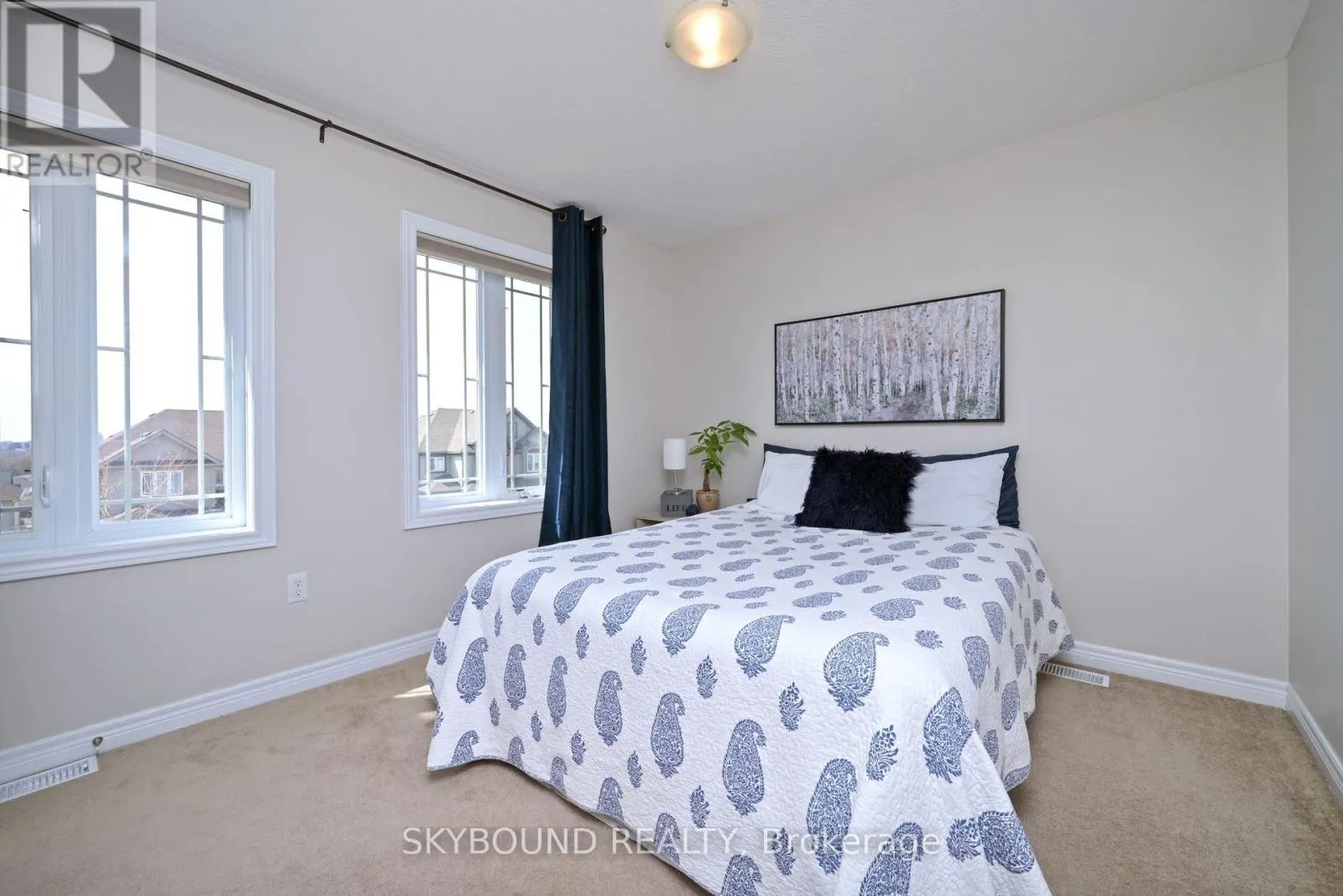 102 OAKES CRESCENT