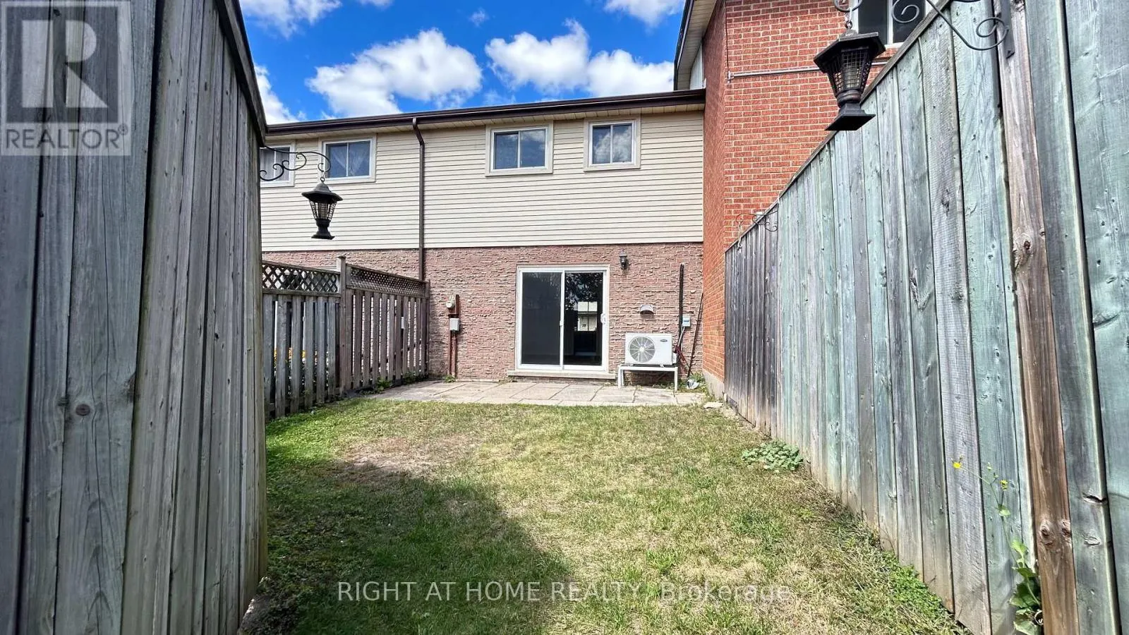 32 - 160 JANSEN AVENUE