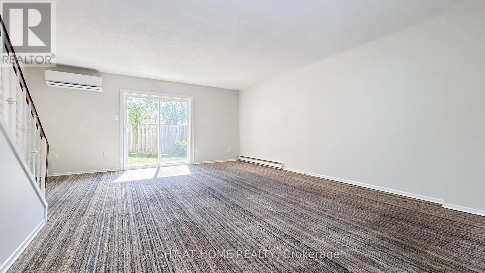 32 - 160 JANSEN AVENUE