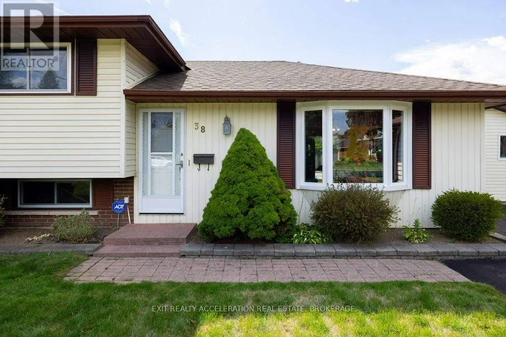 38 THORNCLIFFE DRIVE