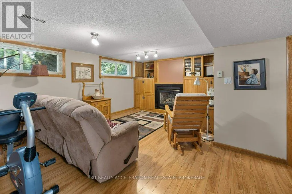 38 THORNCLIFFE DRIVE