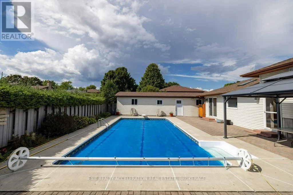 38 THORNCLIFFE DRIVE