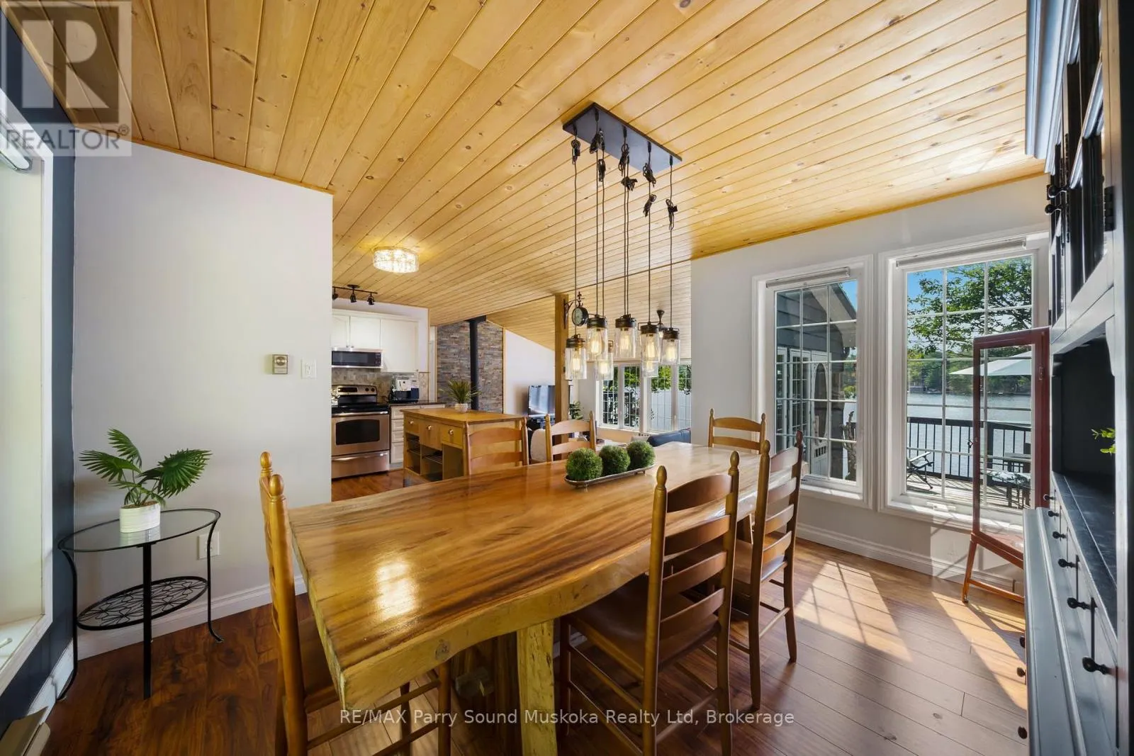 362 HEALEY LAKE