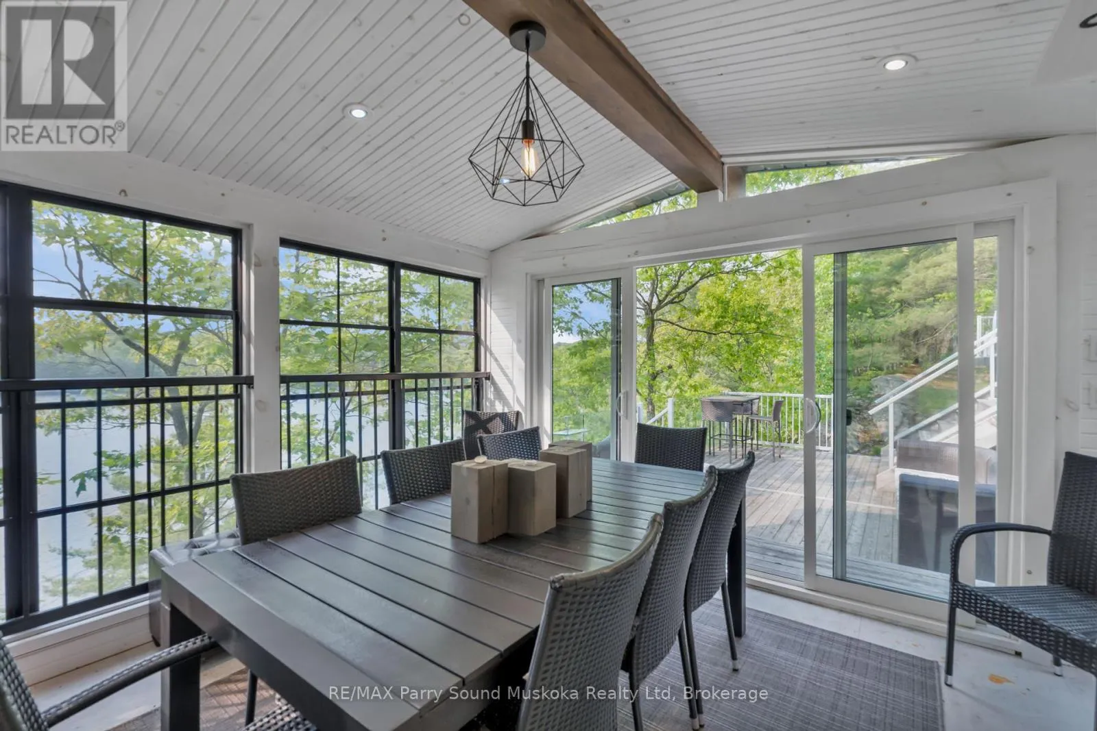 109 HEALEY LAKE