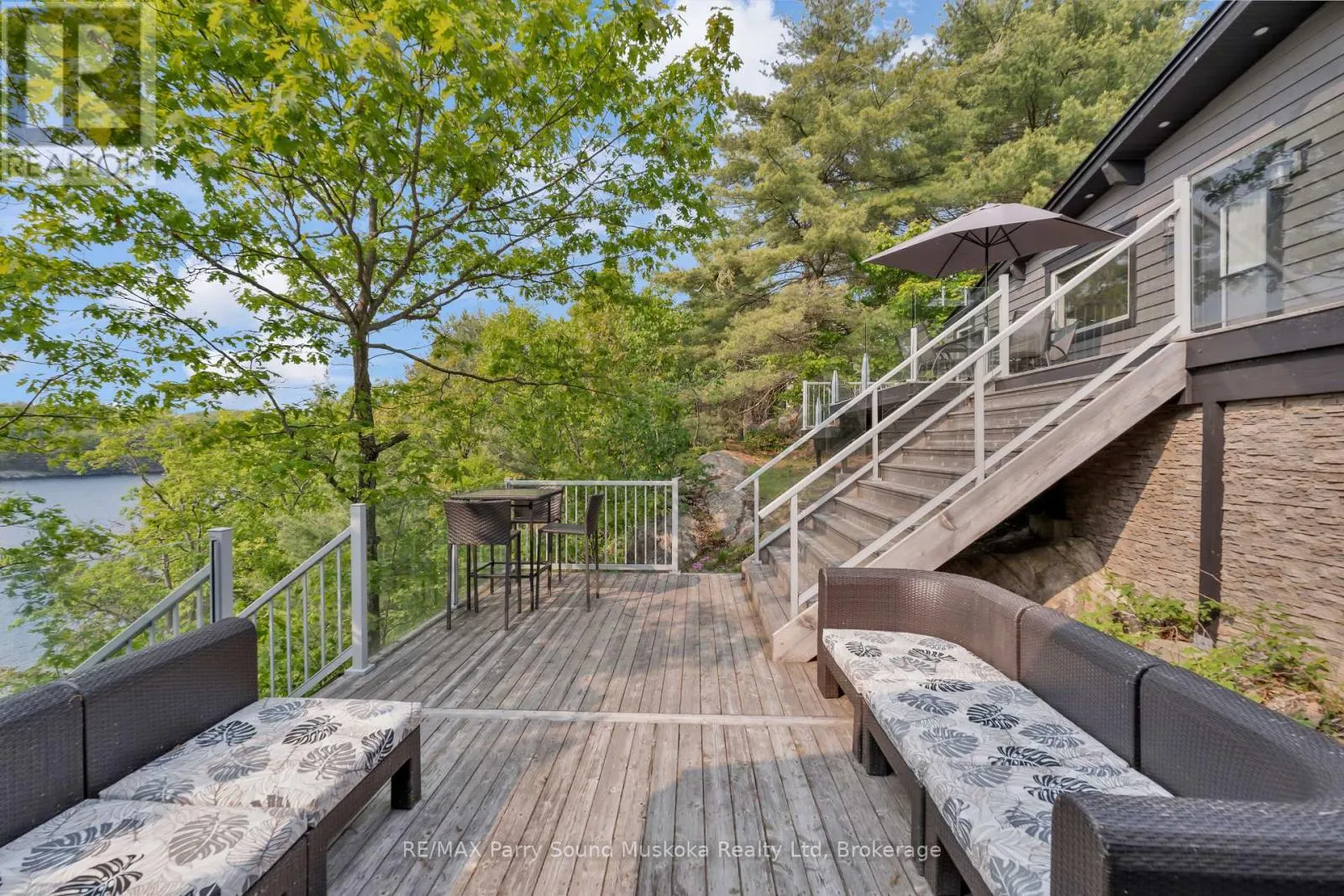 109 HEALEY LAKE