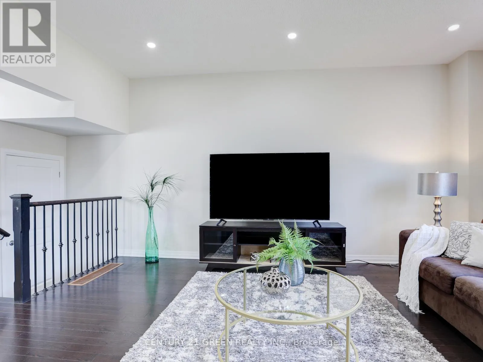 4 SLATER STREET