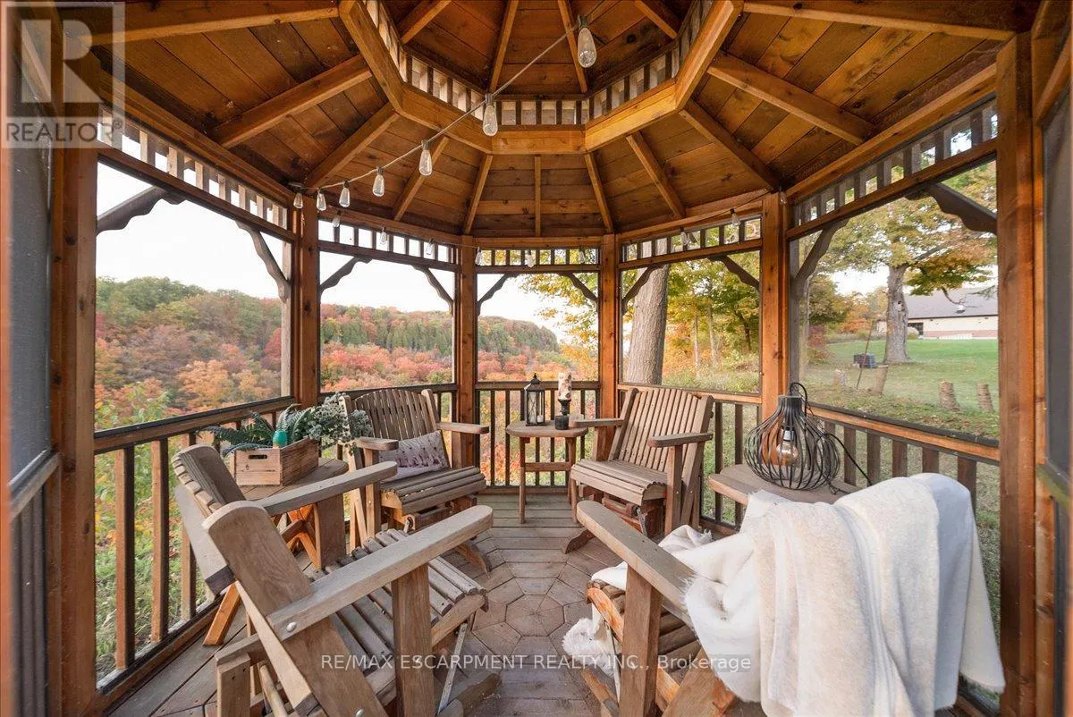 90 RIDGE ROAD W