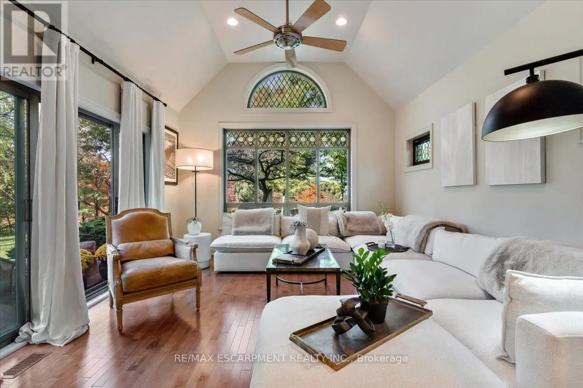 90 RIDGE ROAD W