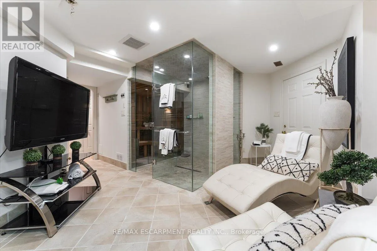90 RIDGE ROAD W