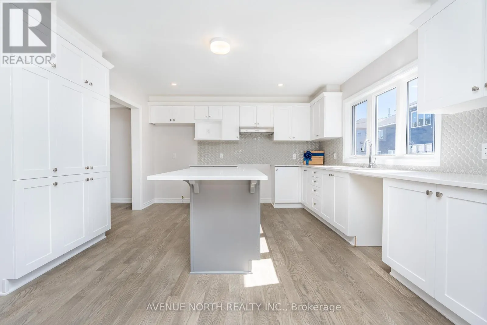 137 UNITY PLACE