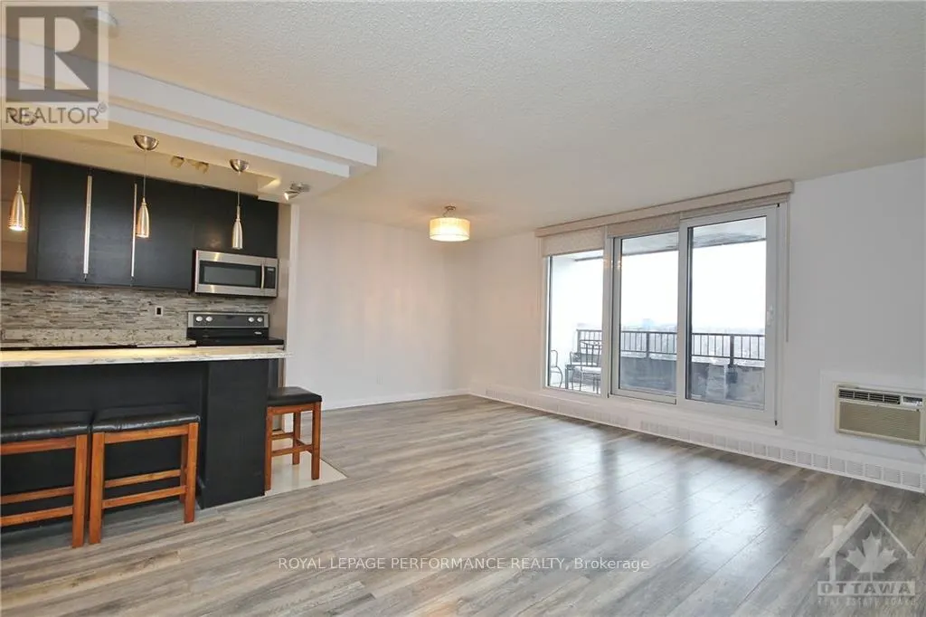 1102 - 1785 FROBISHER LANE
