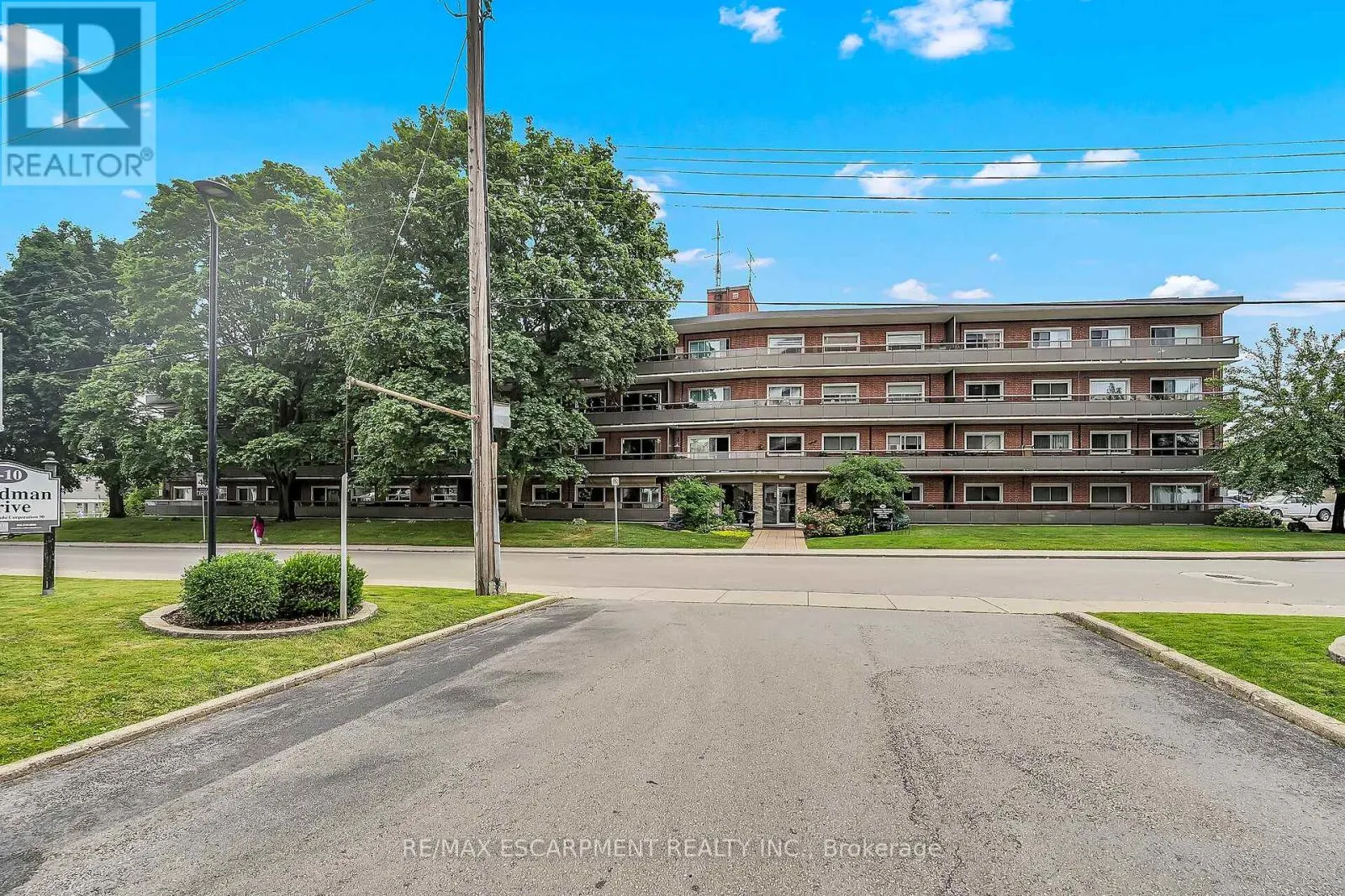 103 - 11 WOODMAN DRIVE S