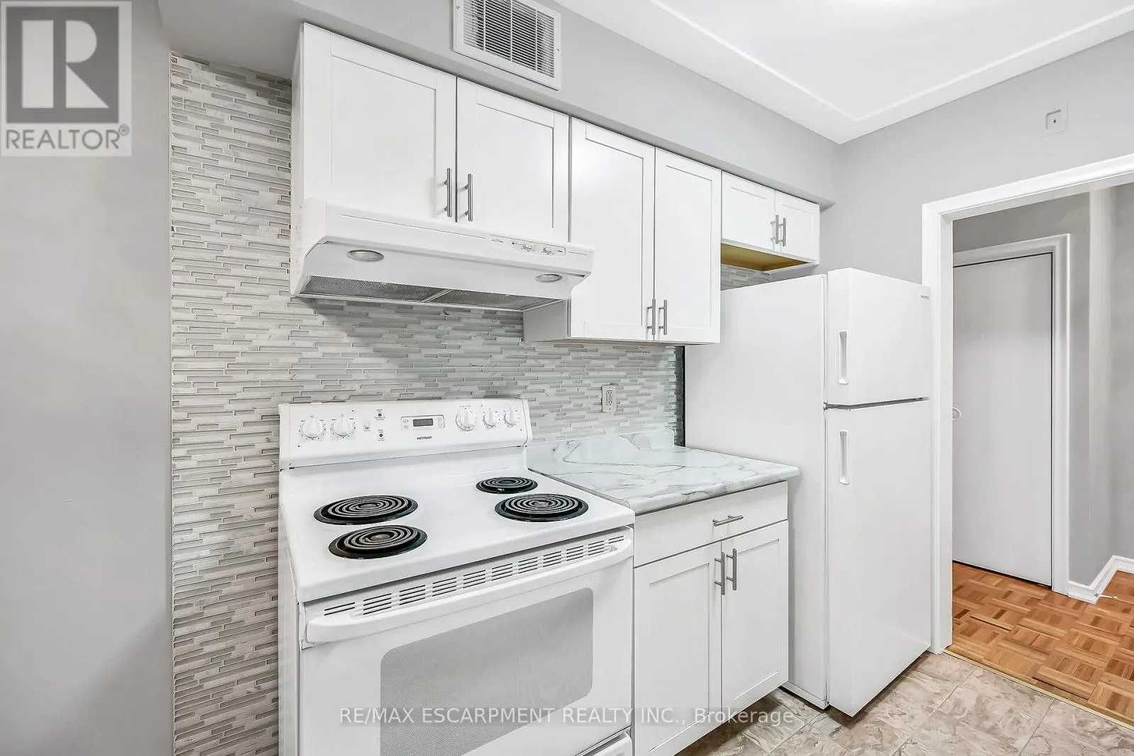 103 - 11 WOODMAN DRIVE S