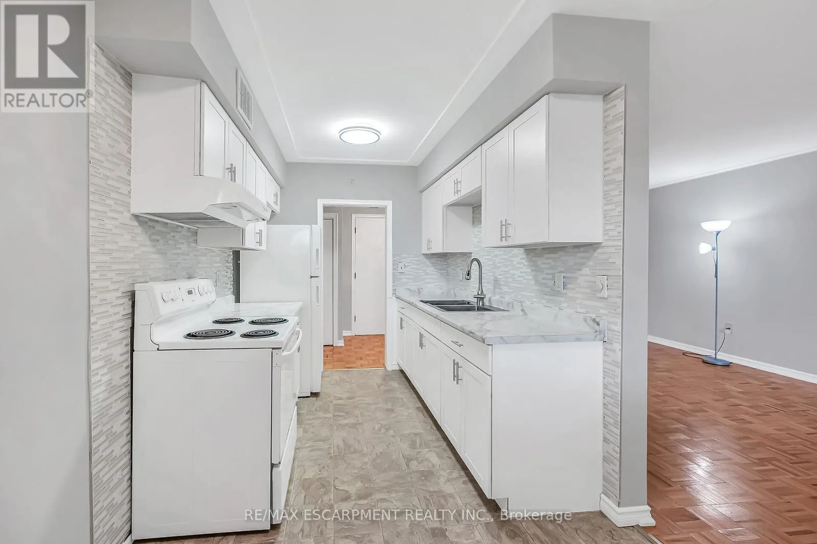 103 - 11 WOODMAN DRIVE S