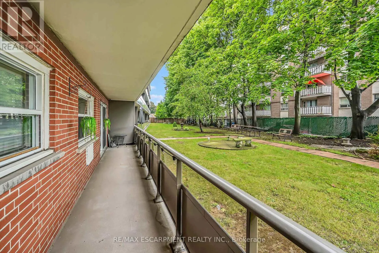 103 - 11 WOODMAN DRIVE S