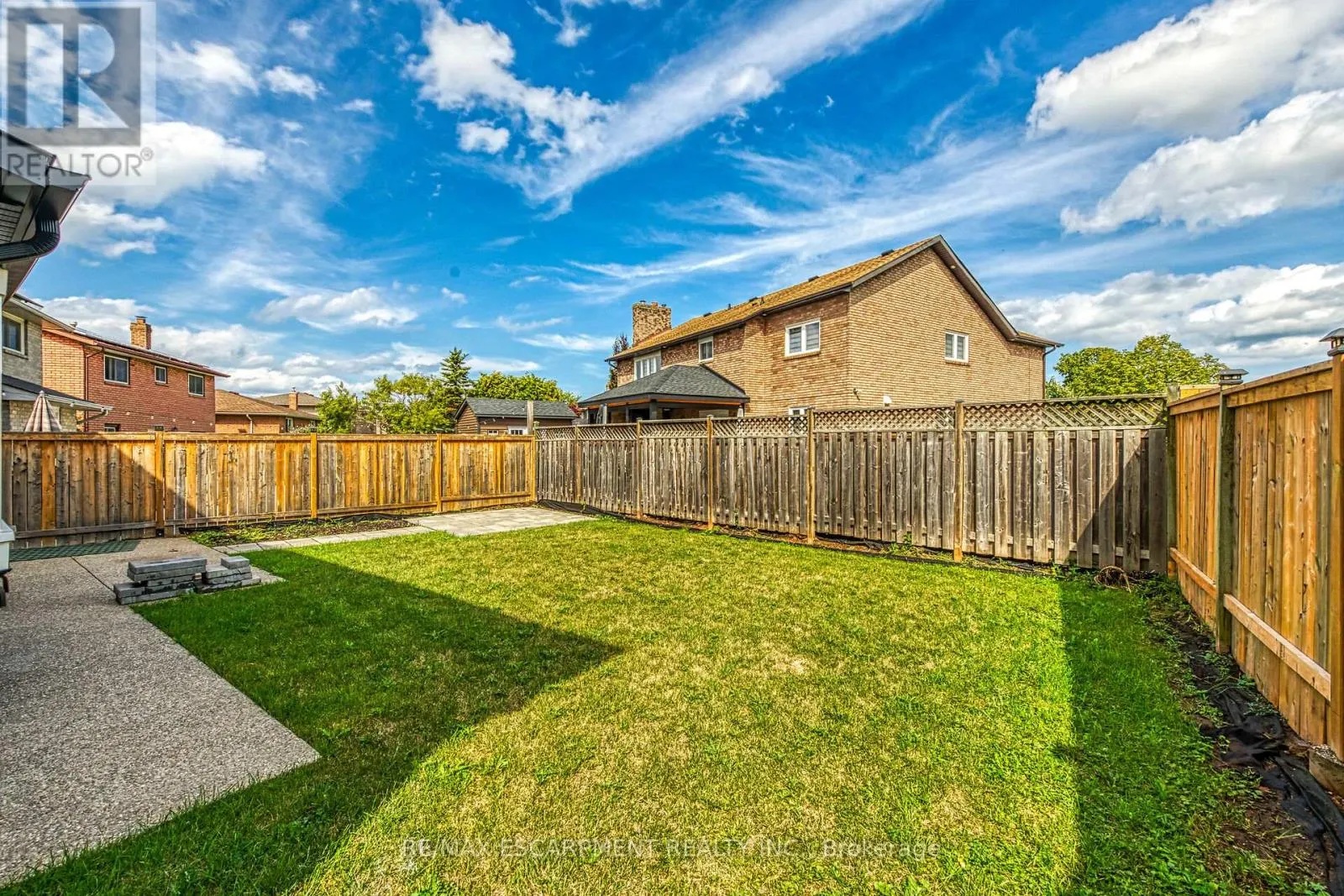 125 VALERA DRIVE E