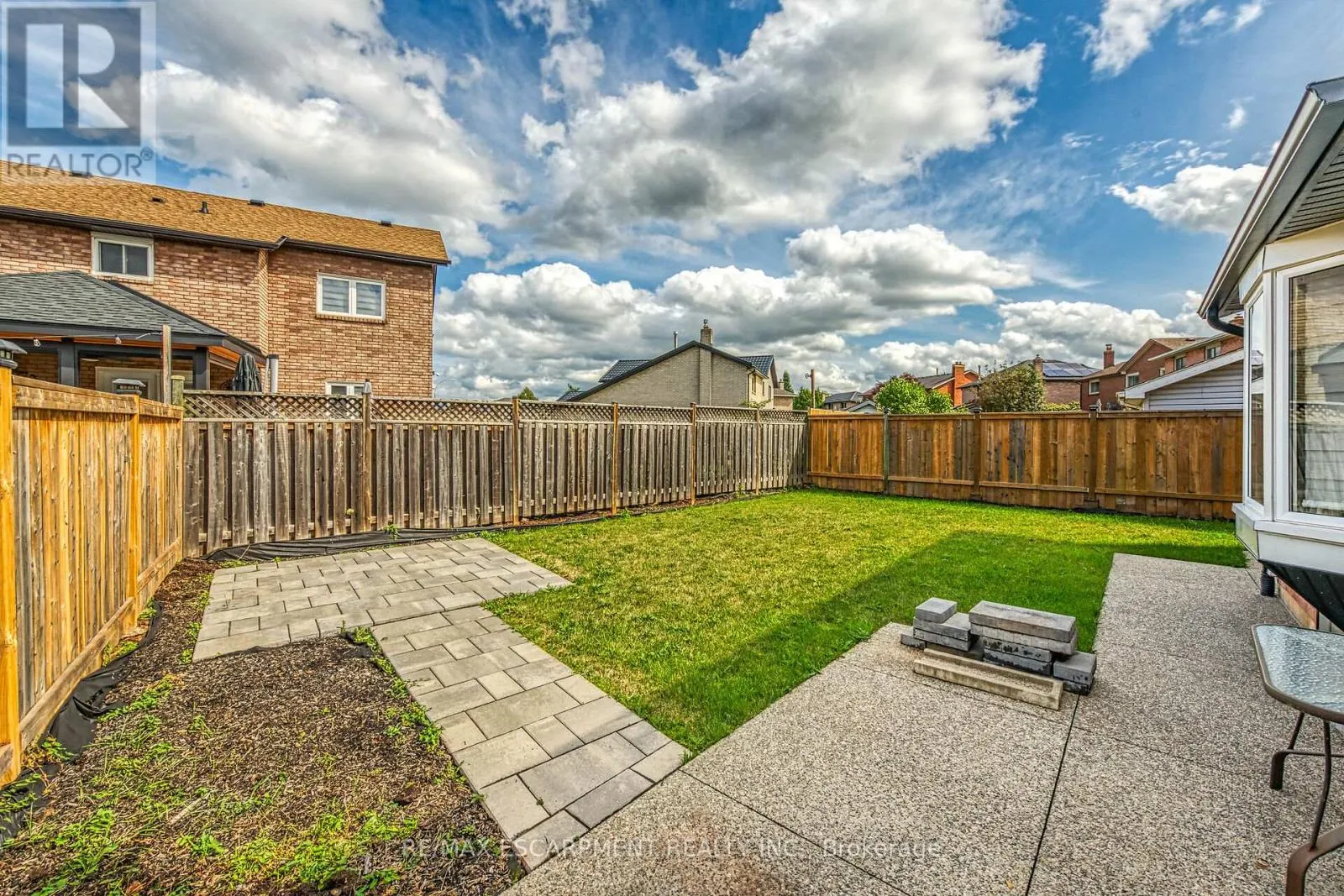 125 VALERA DRIVE E