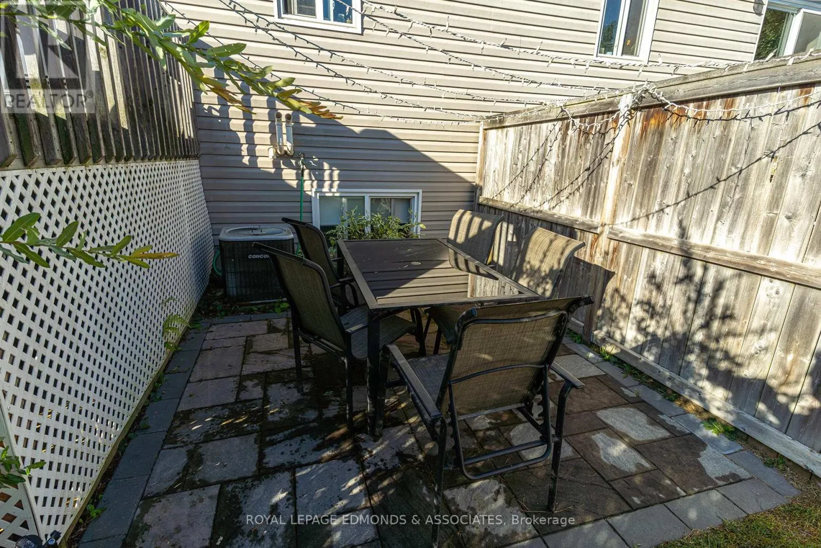 22 RENFREW STREET