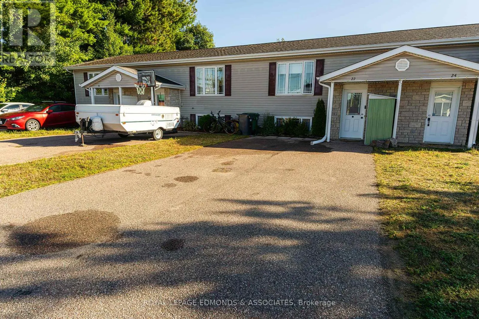 22 RENFREW STREET