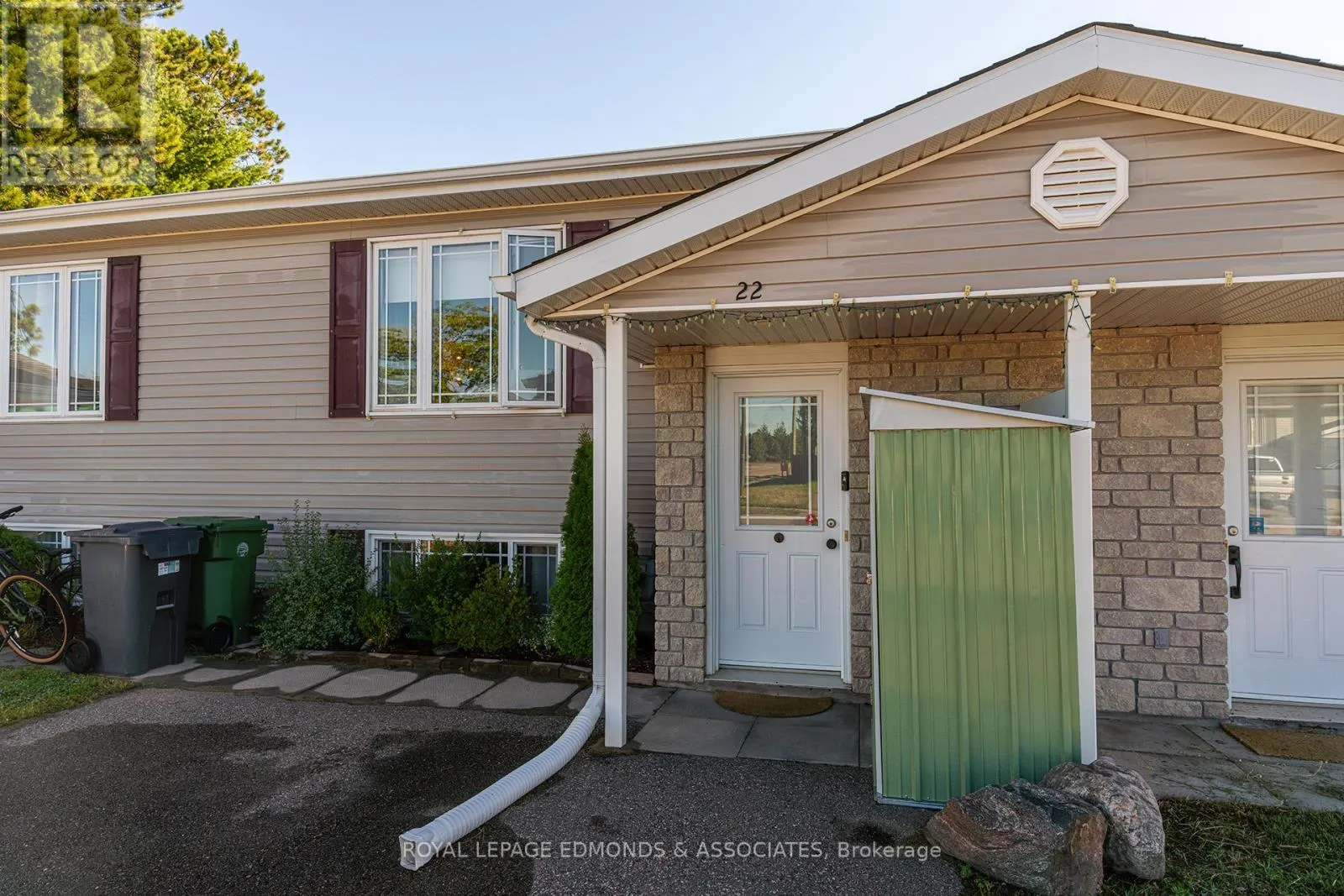 22 RENFREW STREET