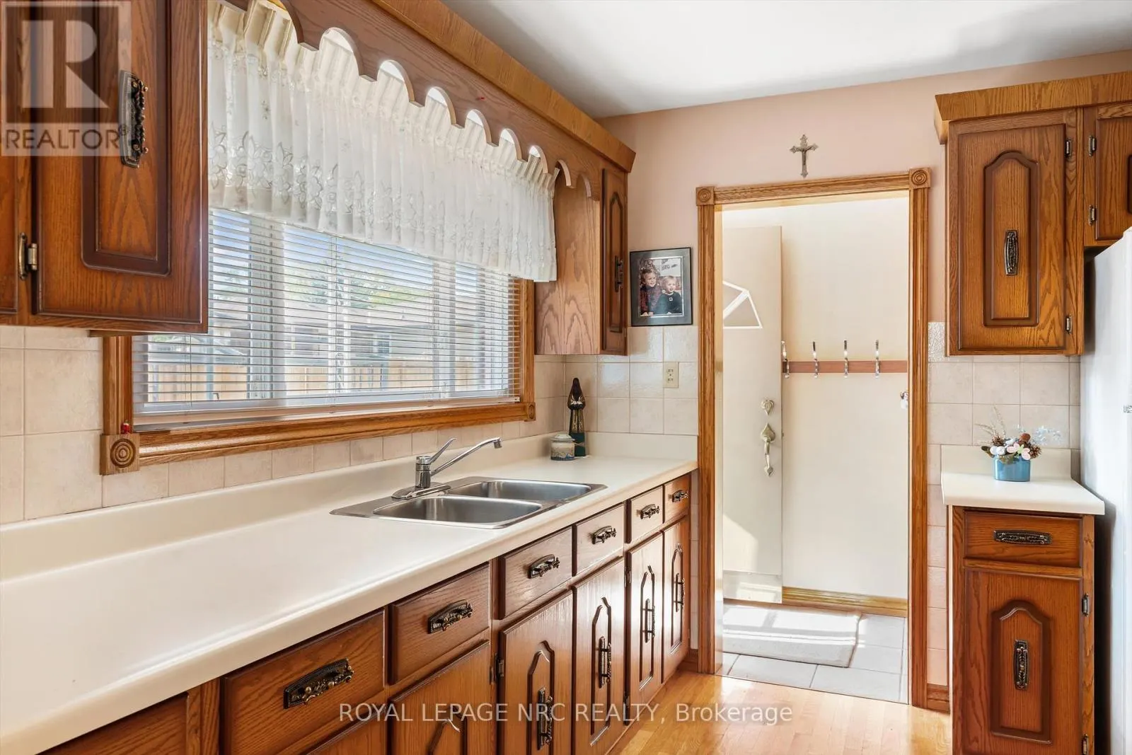 6043 MAYFAIR DRIVE
