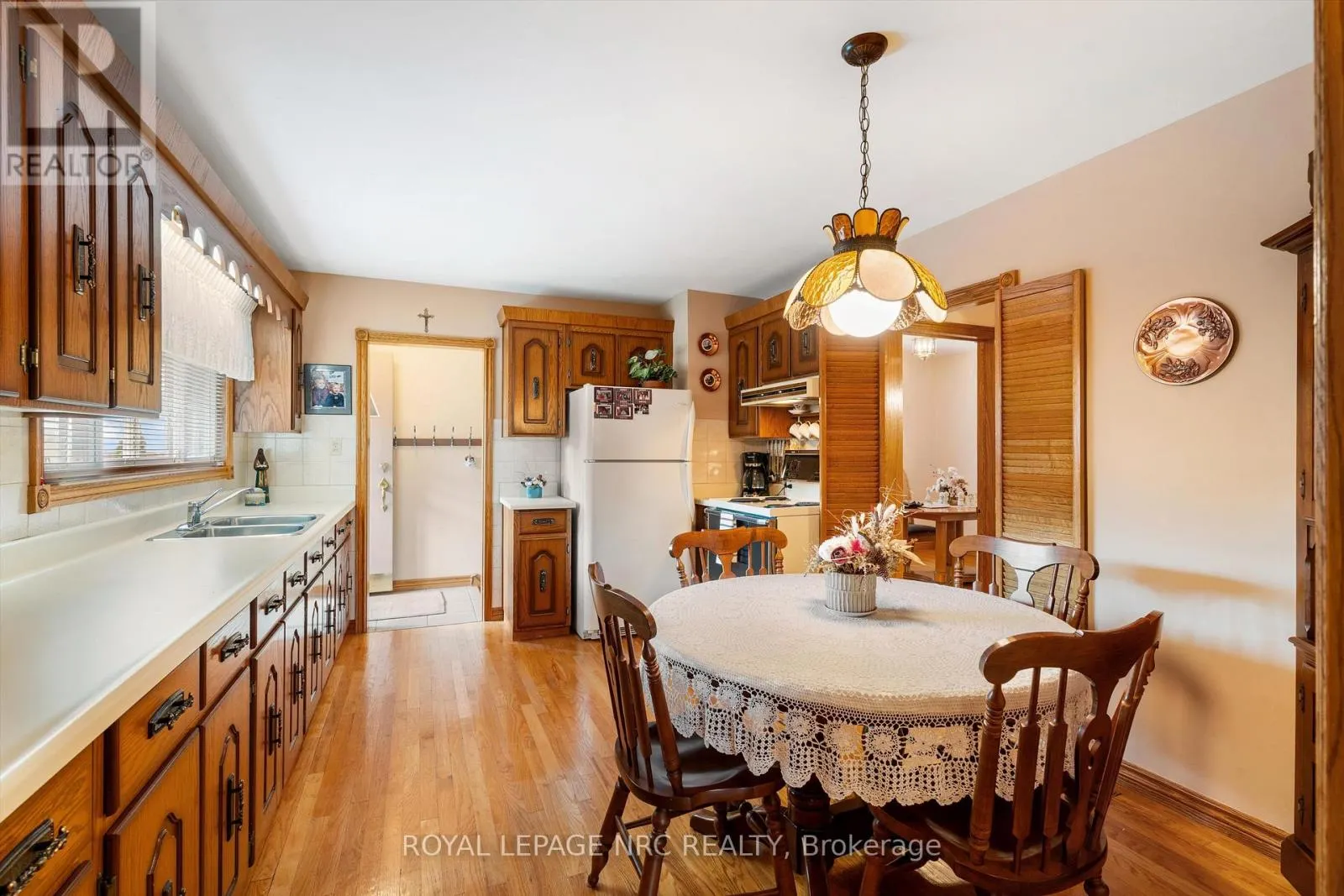 6043 MAYFAIR DRIVE