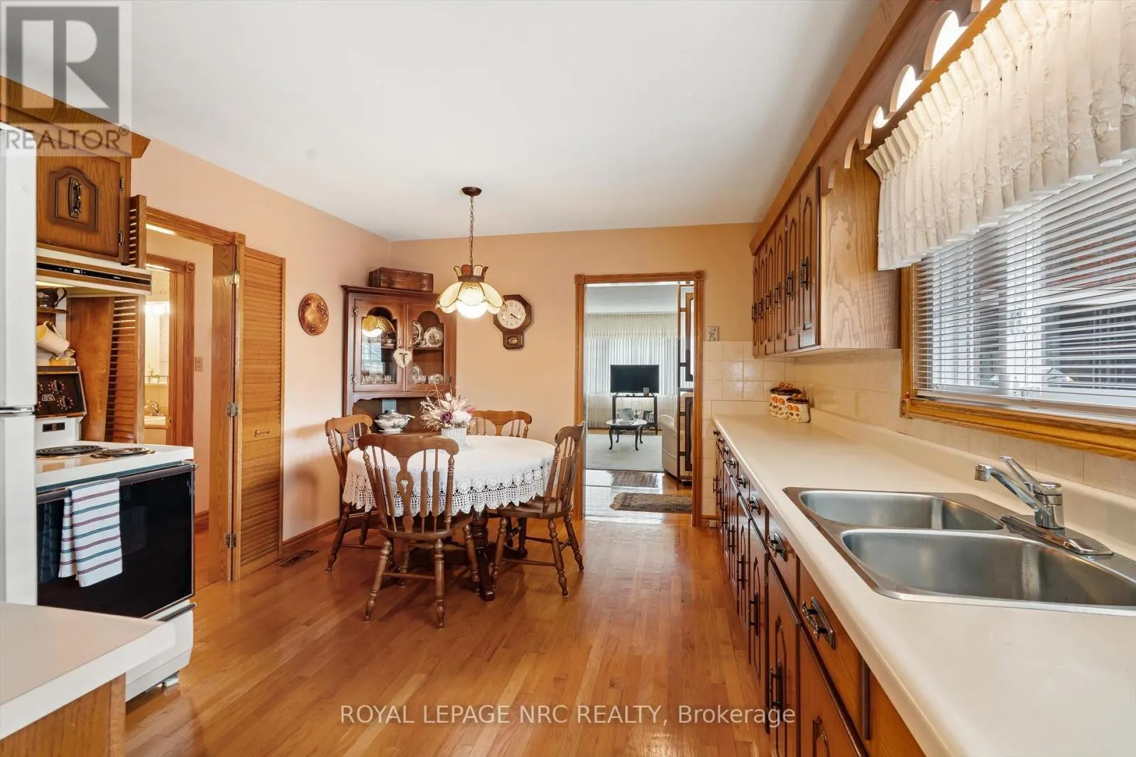6043 MAYFAIR DRIVE