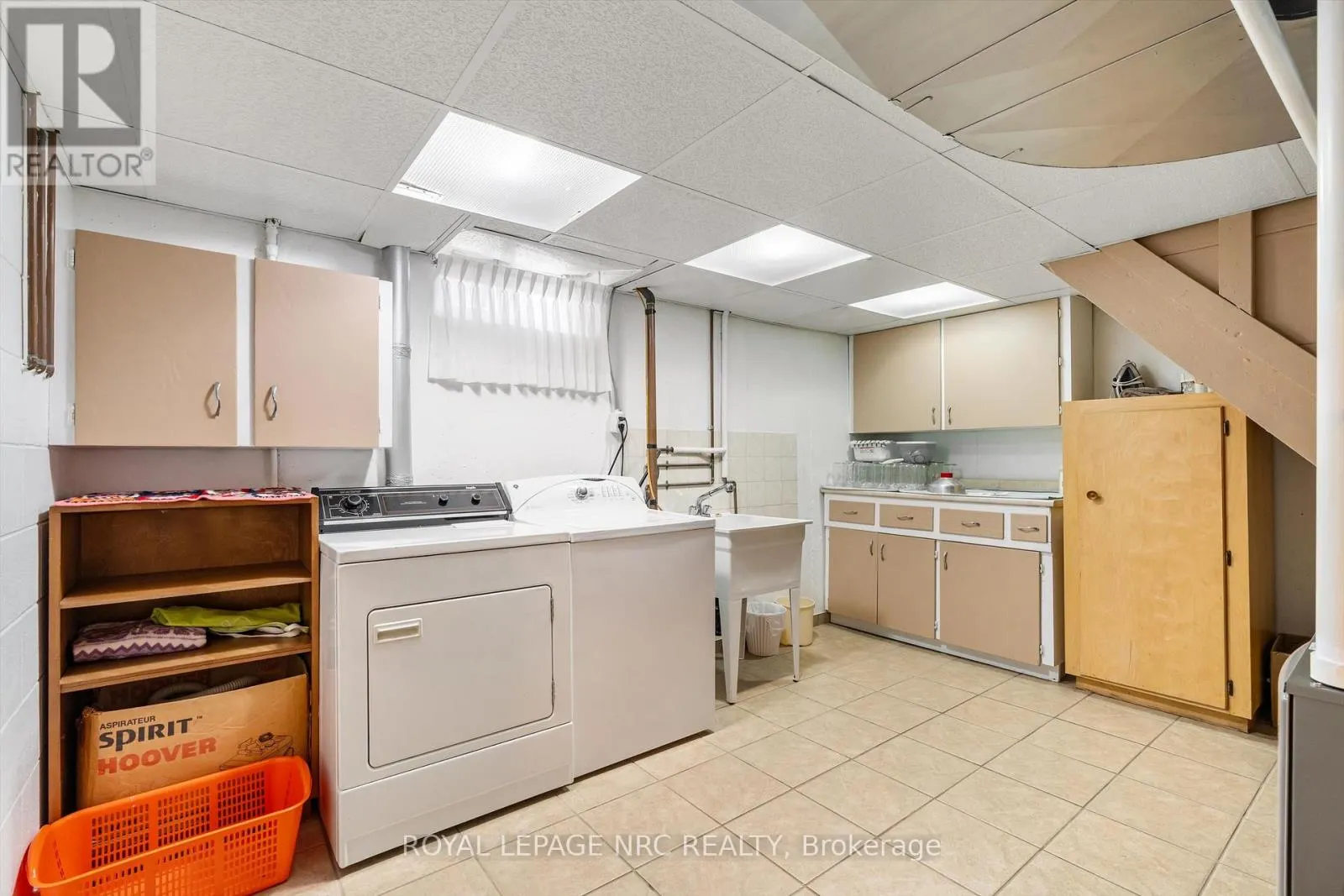 6043 MAYFAIR DRIVE