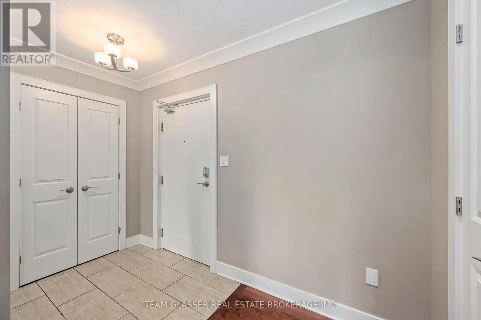 414 - 320 SUGARCREEK TRAIL, #414